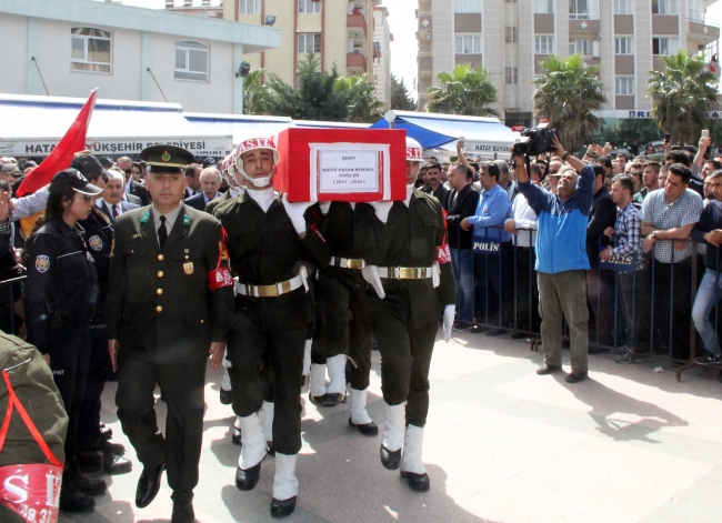 Afrin şehitlerini on binler uğurladı