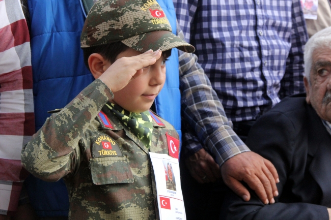 Afrin şehitlerini on binler uğurladı