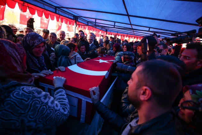 Afrin şehitlerini on binler uğurladı