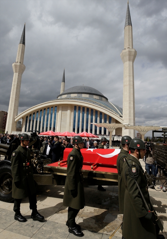 Afrin şehidini, son yolculuğuna binlerce vatandaş uğurladı