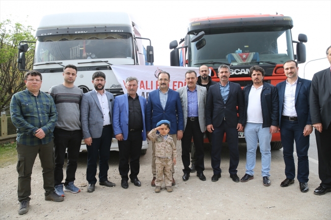 Afrin halkına 2 tır dolusu yardım gönderildi
