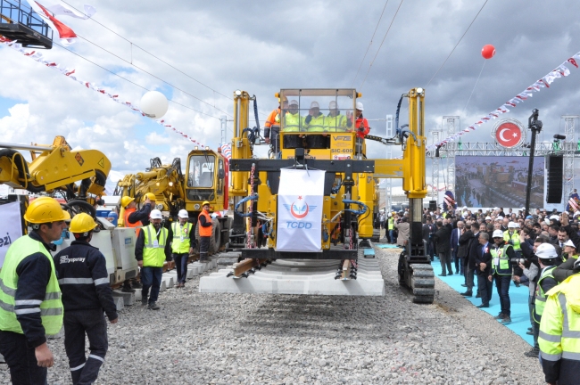 Ankara-Sivas YHT hattı ilk ray serimi yapıldı