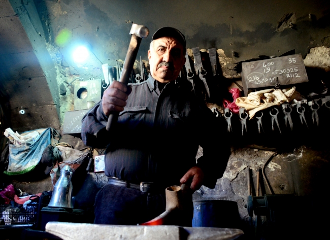 52 yıldır demire şekil veriyor