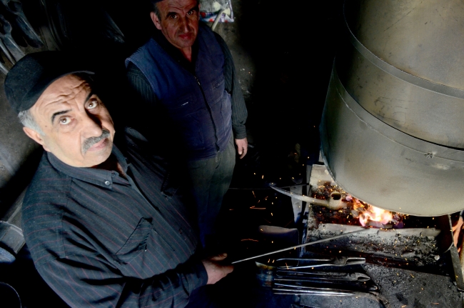 52 yıldır demire şekil veriyor