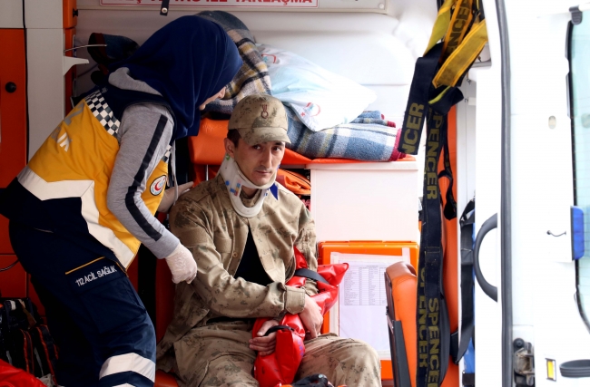 Ağrı'da cezaevi aracı kaza yaptı: 5'i asker 7 yaralı