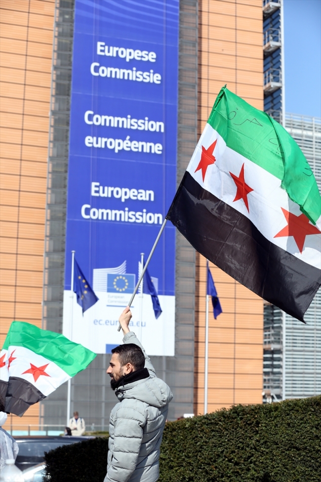 Brüksel'de Rusya ve Esed rejimini protesto ettiler