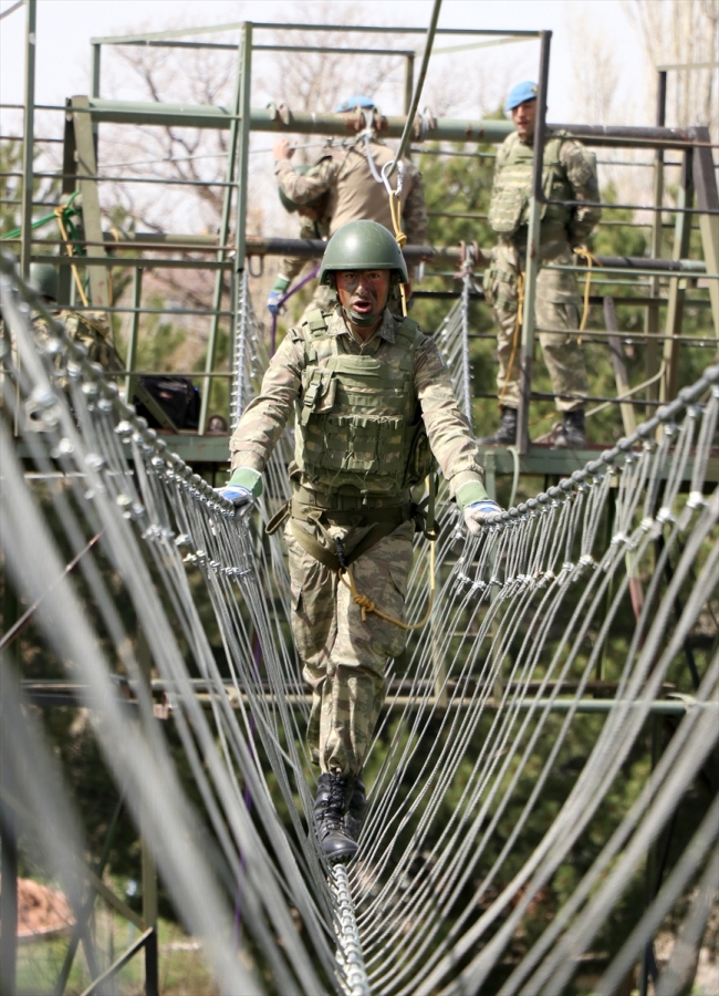 Komandolar dosta güven düşmana korku veriyor