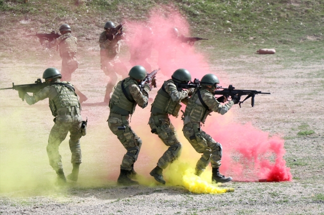 Komandolar dosta güven düşmana korku veriyor