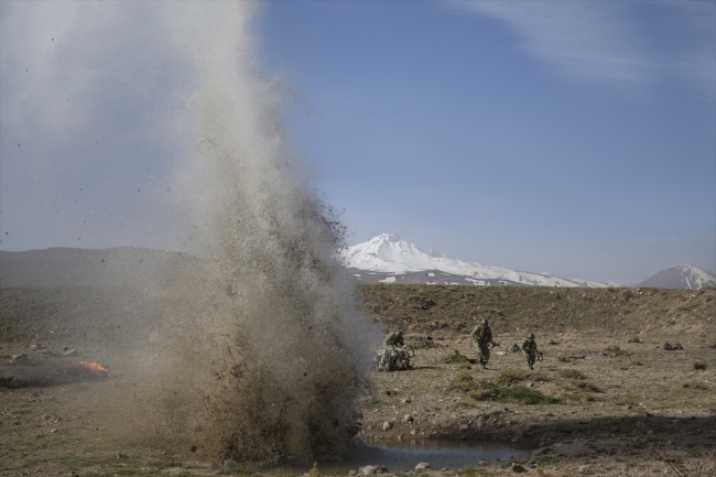 Komandolar dosta güven düşmana korku veriyor