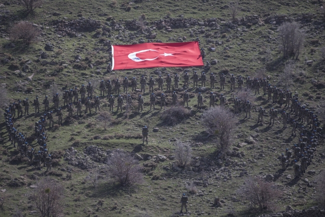 Komandolar dosta güven düşmana korku veriyor
