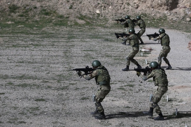 Komandolar dosta güven düşmana korku veriyor