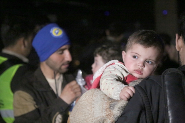 Doğu Guta'dan zorunlu tahliyeler sürüyor