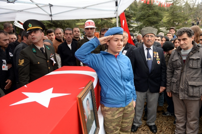 Şehit Necmettin Yiğit'i binlerce insan son yolculuğuna uğurladı