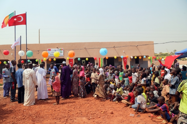 Cansuyu, Mali'de okul ve cami açtı