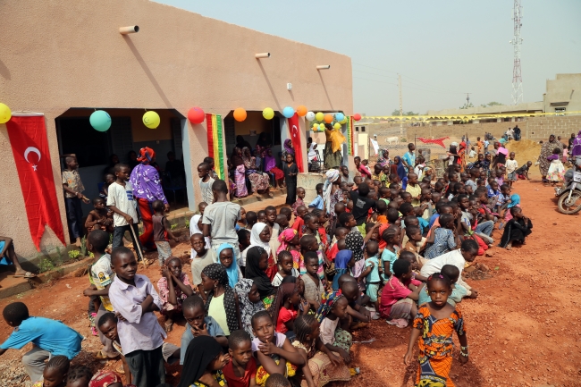 Cansuyu, Mali'de okul ve cami açtı