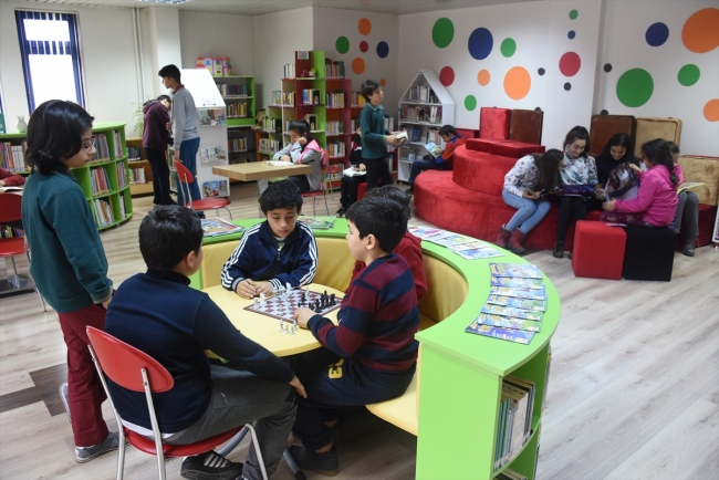 3 bin nüfuslu ilçeye 33 bin kitaplı kütüphane