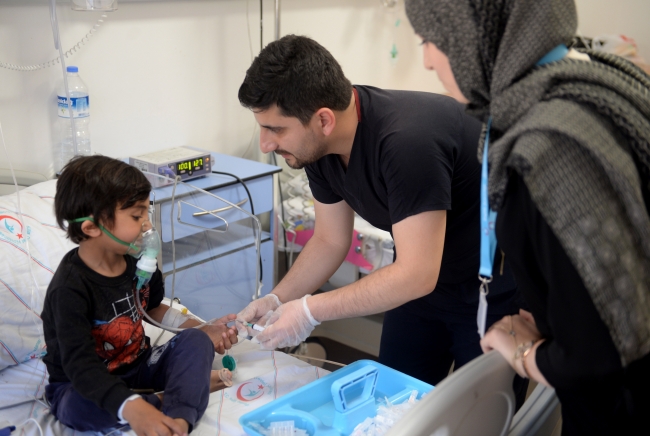 Afrinli çocuğun yardımına Türk doktorları koştu
