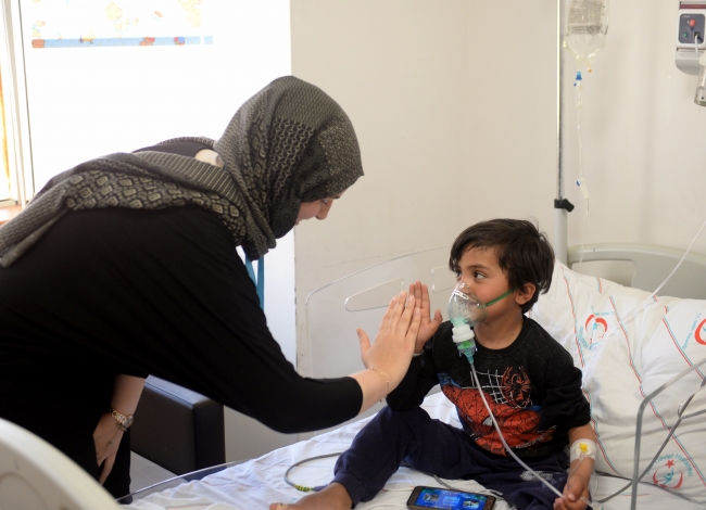 Afrinli çocuğun yardımına Türk doktorları koştu