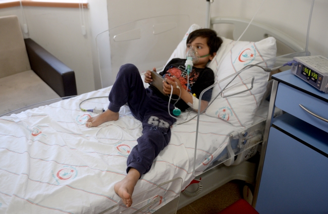 Afrinli çocuğun yardımına Türk doktorları koştu