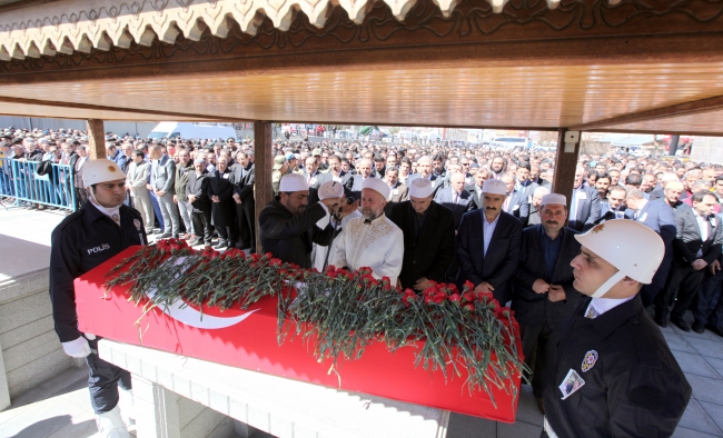 Şehit UMKE görevlisi Burak Tatar'ı Erzurum'da binlerce kişi uğurladı