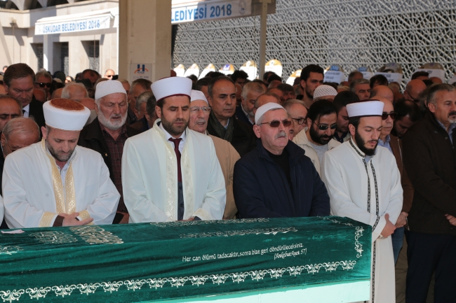 Tiyatro sanatçısı Dursun Ali Sarıoğlu son yolculuğuna uğurlandı