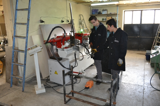 Öğrenciler okullarına 2,5 milyon lira kazandırdı