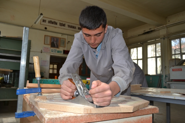 Öğrenciler okullarına 2,5 milyon lira kazandırdı