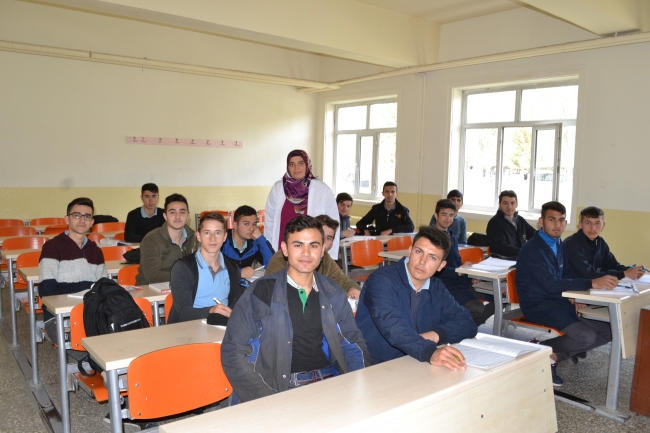 Öğrenciler okullarına 2,5 milyon lira kazandırdı