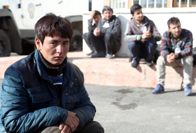 Ülkelerindeki terör ve işsizlikten Türkiye'ye kaçıyorlar