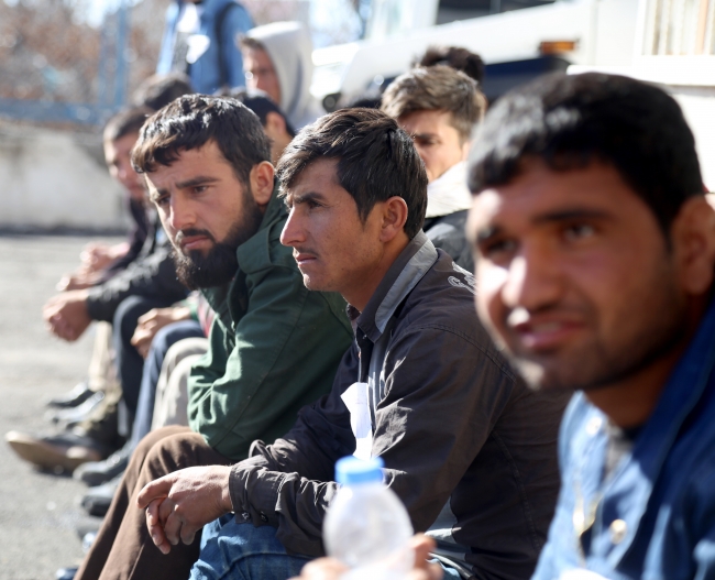 Ülkelerindeki terör ve işsizlikten Türkiye'ye kaçıyorlar