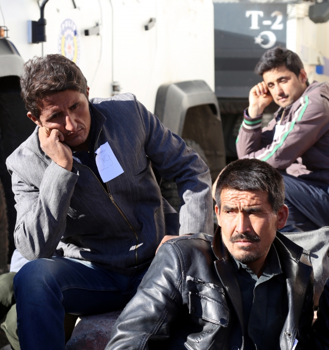 Ülkelerindeki terör ve işsizlikten Türkiye'ye kaçıyorlar