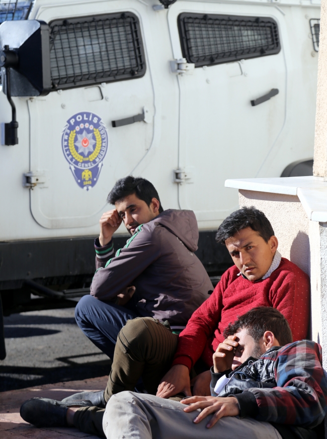 Ülkelerindeki terör ve işsizlikten Türkiye'ye kaçıyorlar