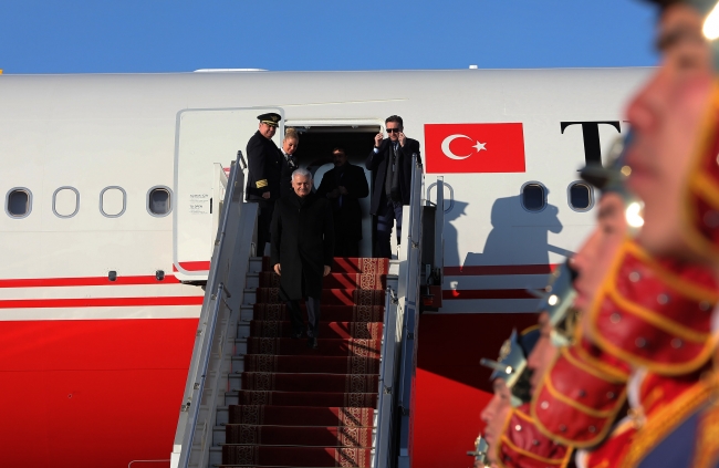 Başbakan Yıldırım, Moğolistan'da resmi törenle karşılandı