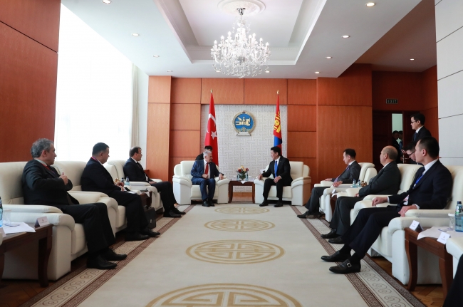 Başbakan Yıldırım, Moğolistan'da resmi törenle karşılandı