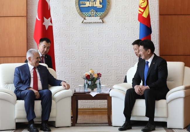 Başbakan Yıldırım, Moğolistan'da resmi törenle karşılandı