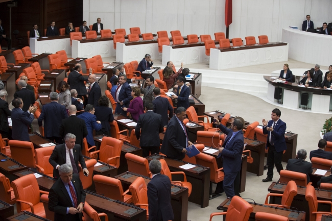 Süre önergesi TBMM Genel Kurulu'ndan geçti