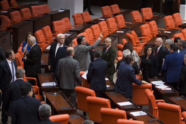 Süre önergesi TBMM Genel Kurulu'ndan geçti