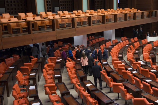 Süre önergesi TBMM Genel Kurulu'ndan geçti