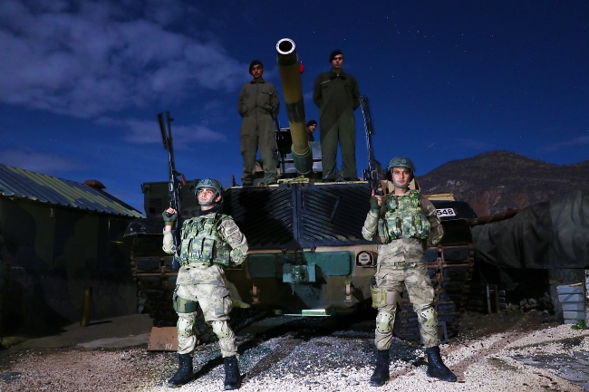 Kahraman komandolar, vatan savunması için hazır kıta bekliyor