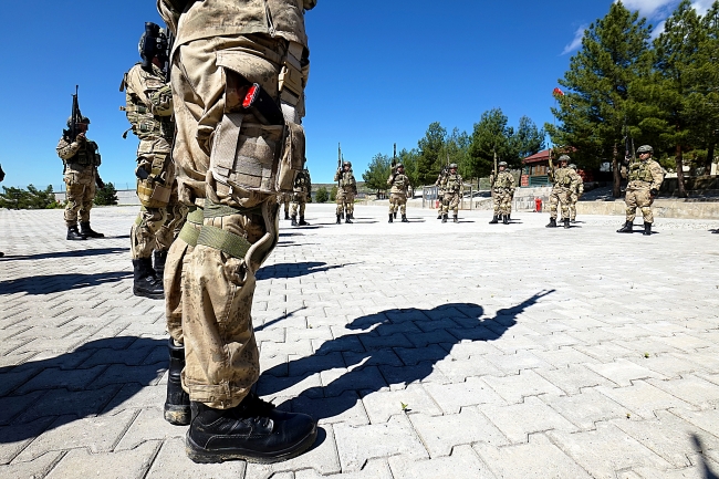 Kahraman komandolar, vatan savunması için hazır kıta bekliyor