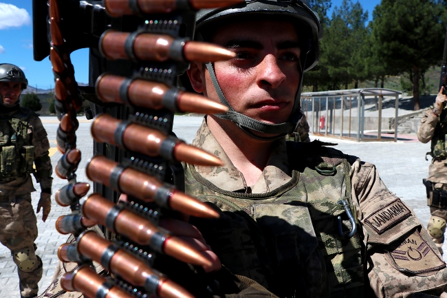 Kahraman komandolar, vatan savunması için hazır kıta bekliyor