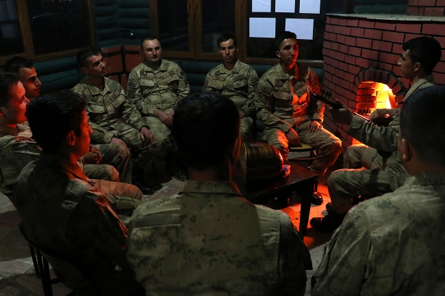 Kahraman komandolar, vatan savunması için hazır kıta bekliyor