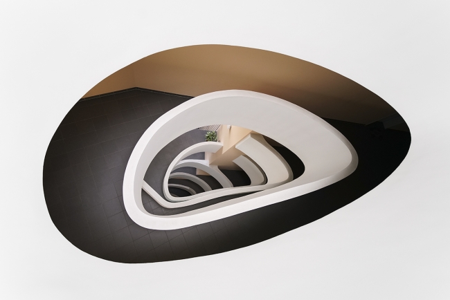 Zslot Hlinka, çektiği simetrik fotoğraflarla büyülüyor