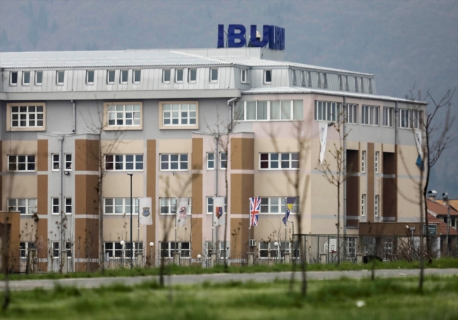 Bosna Hersek'teki FETÖ okullarında "İngiliz" bayrağı