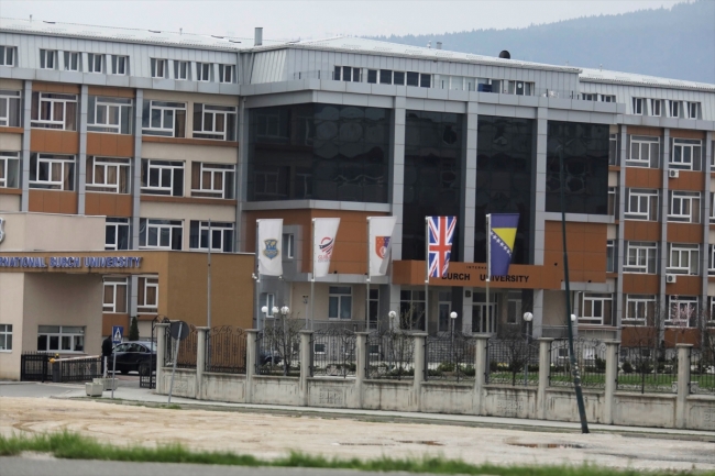 Bosna Hersek'teki FETÖ okullarında "İngiliz" bayrağı
