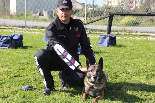 Bomba arama köpekleri suçlulara göz açtırmıyor