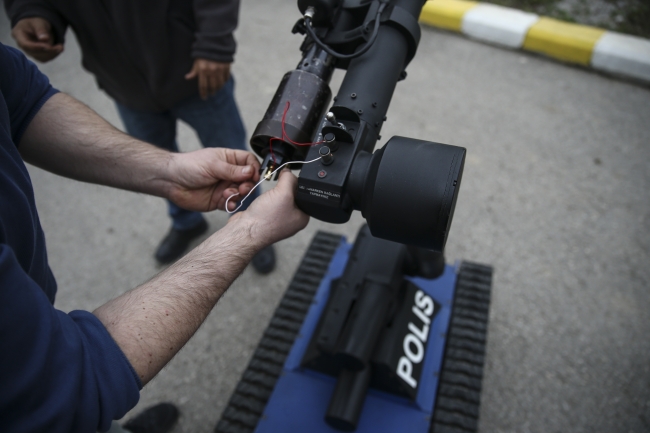 Bomba imha ekipleri canları pahasına görev başında