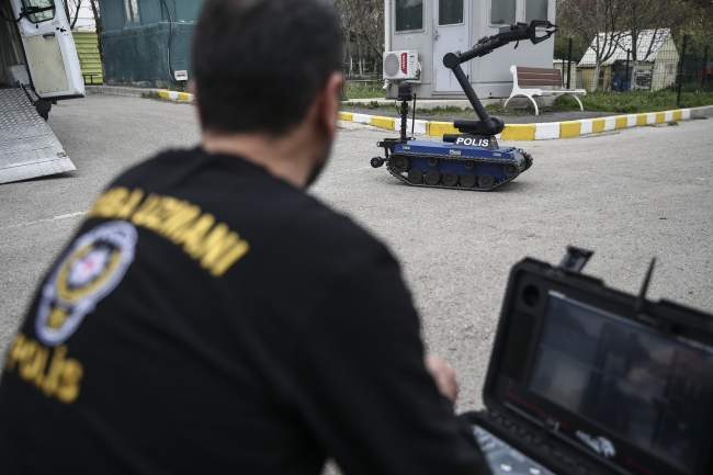 Bomba imha ekipleri canları pahasına görev başında