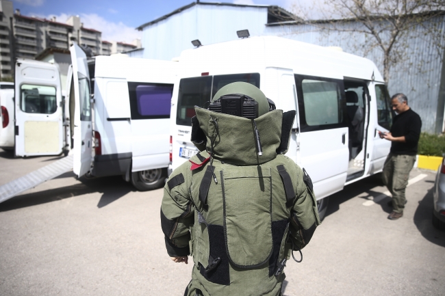 Bomba imha ekipleri canları pahasına görev başında