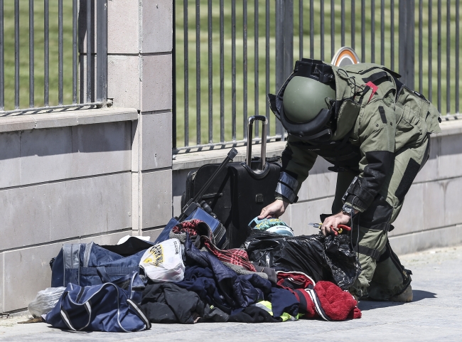 Bomba imha ekipleri canları pahasına görev başında